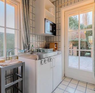 Courcelles House | Cosy studio close to Brussels South Charleroi Airport