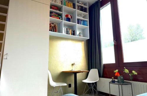 Eastern Docklands Apartment | Cosy Studio, with outdoor swimming