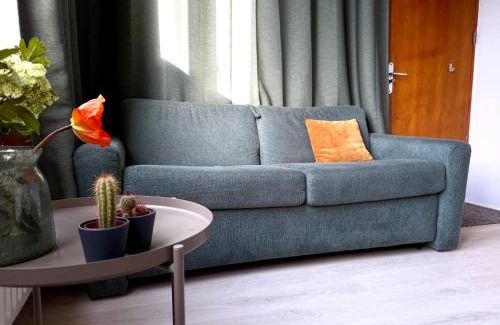 Eastern Docklands Apartment | Cosy Studio, with outdoor swimming