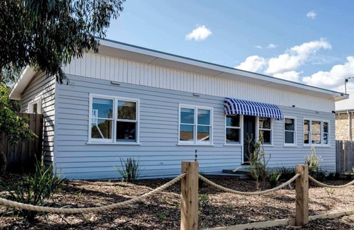 Torquay House | Cosy Torquay Beach Shack, Minutes walk to the beach!