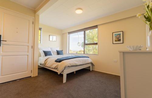 Whanganui House | Cosy Unit With Incredible Views & SKY TV