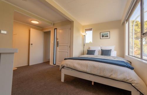 Whanganui House | Cosy Unit With Incredible Views & SKY TV