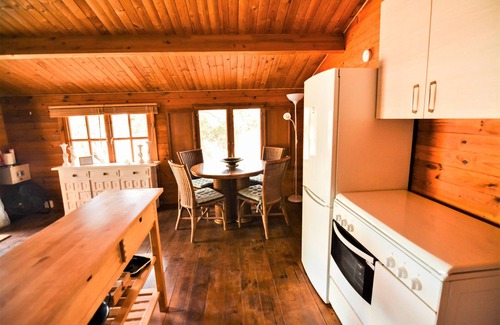 Monda House | Cosy Wooden Cabin with private pool ideal for romantic retreat