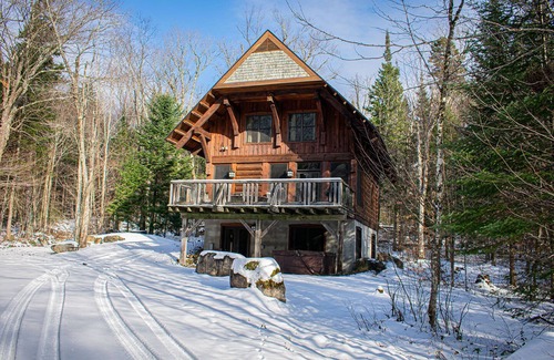 Lac-Superieur Ski Chalet | Cote Nord Tremblant Cozy 4 bedroom Log cabinnCITQ 234463