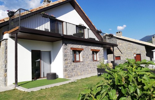Gavin House | Cotefablo House. Ara accommodation. Gavín (Biescas)