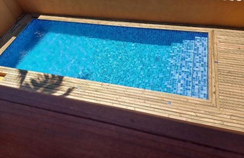 Jabaquara Apartment | Cotia - Novo Flat com Piscina, 50mts da praia, churrasqueira privativa, ar con, wi-fi, netflix, garagem