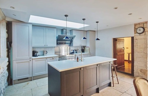 Cheltenham House | Cotswold Cottage | Period Charm | EV & Gym