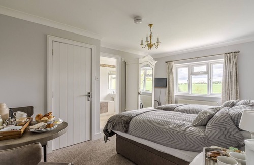 Stratton Bed & Breakfast | Cotswold Lodge
