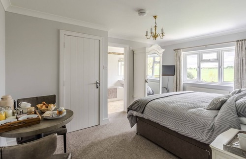 Stratton Bed & Breakfast | Cotswold Lodge
