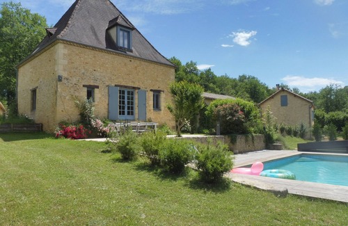 Sainte-Alvere-Saint-Laurent-les-Batons House | Cottage on the farm