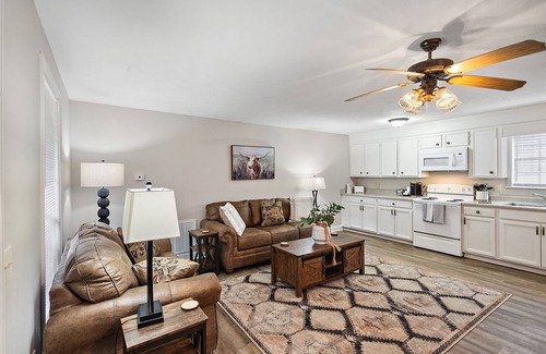 Ridgeland Cottage | Cottage #1 - High Noon