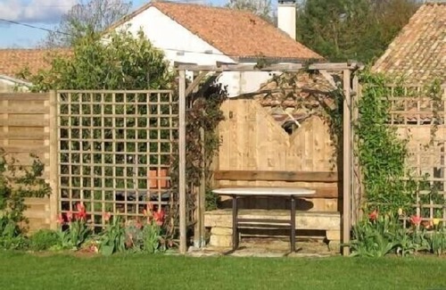Lezay Cottage | Cottage 3 stars, in Poitou-Charentes. available all year round.