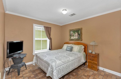 Langston Cottage | Cottage #4 Fisherman's Landing / 2-Bed 1-Bath Cottage w/Covered Boat Shelter