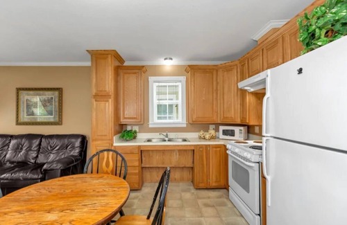 Langston Cabin | * Cottage #4 Fisherman's Landing *