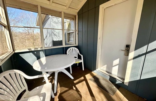 Nancy Cabin | Cottage 8- Lee’s Ford Marina