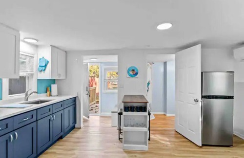 Warwick House | Cottage by the Sea
