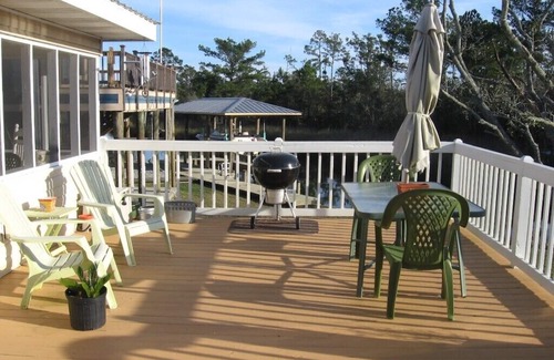 Shoreline Park Cottage | Cottage Charm - Peaceful Setting - Beautiful Bayou View & Retreat!