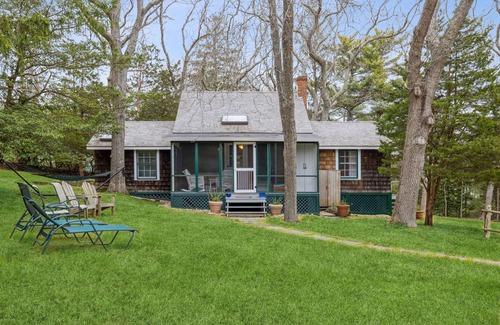 Barnes Landing Cottage | Cottage classic near bay beach