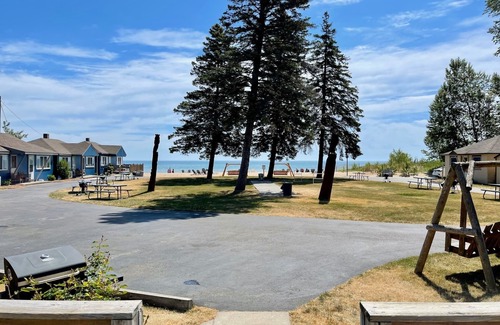 Oscoda Cottage | Cottage Cove · Lake Huron Beach Cottage No. 11