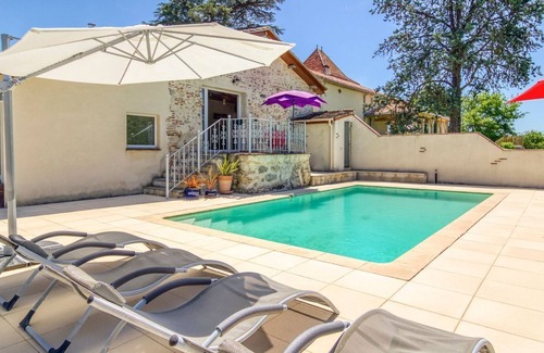 Castelmoron-sur-Lot Villa | Cottage Des Cedres - Three Bedroom Villa, Sleeps 6