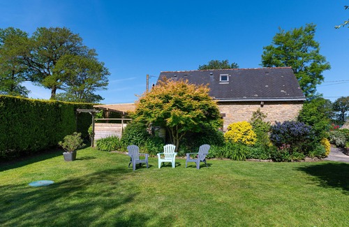 La Vraie-Croix House | Cottage 'Domaine De Lestroué - La Métairie' with Shared Pool, Private Terrace and Wi-Fi
