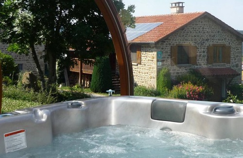 Sauvain Cottage | Cottage for 6 with fireplace in Hautes Chaumes