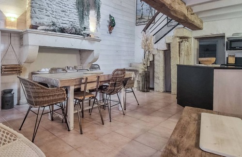 Taillant House | Cottage 'Gîte La Baragane' with Shared Terrace, Shared Garden and Wi-Fi