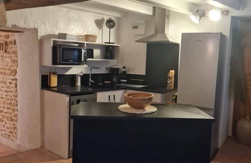 Taillant House | Cottage 'Gîte La Baragane' with Shared Terrace, Shared Garden and Wi-Fi