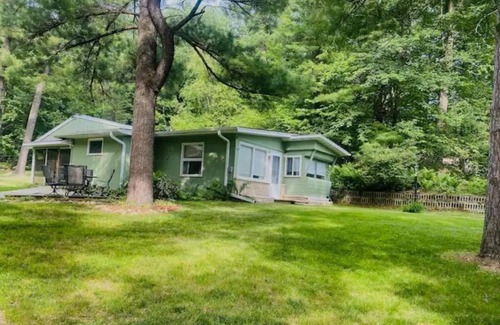 Howard Cottage | Cottage—house in Green Bay