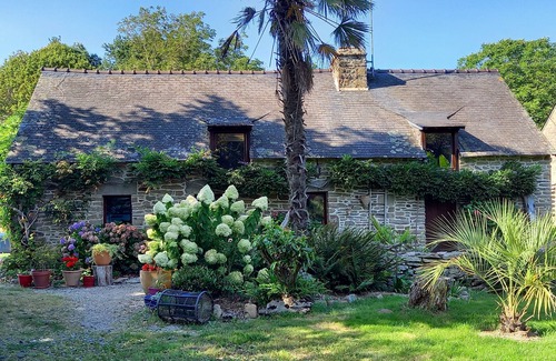 Baye House | Cottage in local stone/between land and sea