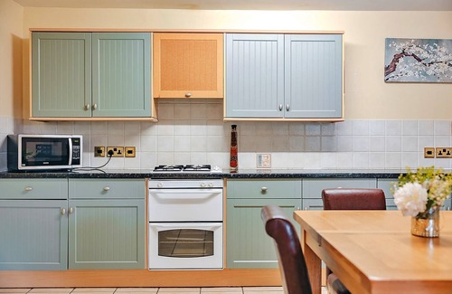 Eaton Mascott Cottage | Cottage in Netley Hall with Scenic Trails