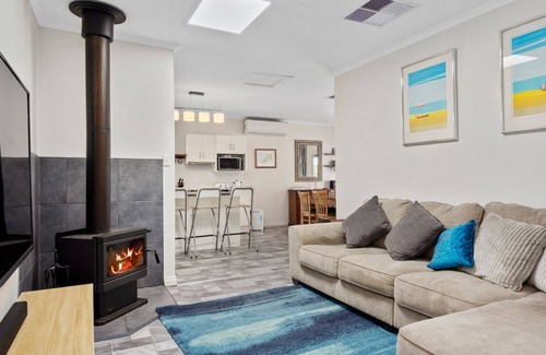 Normanville House | Cottage in Normanville - 99 Main Road, Normanville