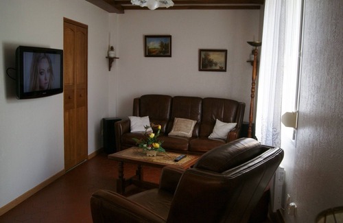 Iviers House | cottage in the countryside with a private pond