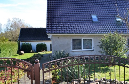 Kuchelmiss House | Cottage in the middle of nature, separate entrance, garden - semi-detached house