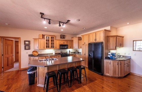 Cuba Cabin | Cottage in the Woods - Farm Style