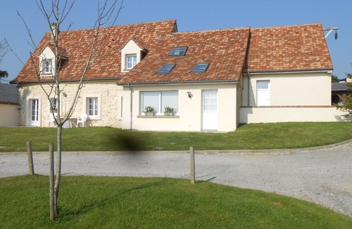 Hesdin-l'Abbe Cottage | Cottage "La Grange" 8 people located in a horse farm