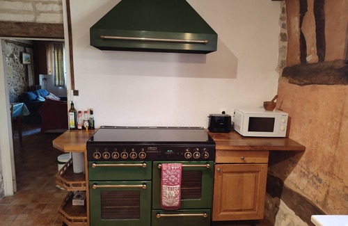 La Roche-Chalais Cottage | Cottage 'La Lavande - Perigord Vert' with Private Garden and Wi-Fi