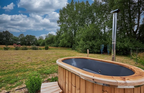 Cresseveuille Apartment | Cottage 'Le Chouette Insolite' with Private Garden & Nordic Bath