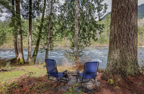 Tanner Cottage | Cottage Located Directly On The River