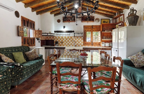 Castillo de Locubin Cottage | Cottage 'Majolero 2' with Shared Pool, Wi-Fi and Air Conditioning