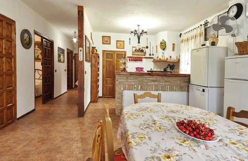 Castillo de Locubin Cottage | Cottage 'Majolero 3' with Shared Pool, Balcony and Wi-Fi