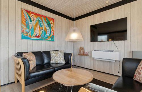 Arnager House | Cottage Near Idyllic & Peaceful Sandy Beach