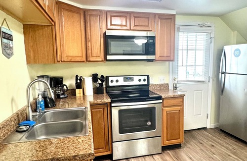 Wildwood Cottage | Cottage near the Coast!