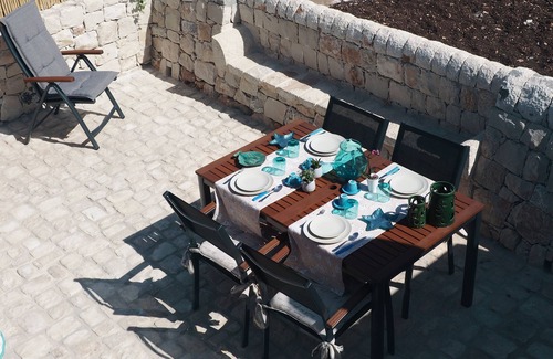 Scicli House | Cottage nestled in the Mediterranean bush a stone's throw from the sea