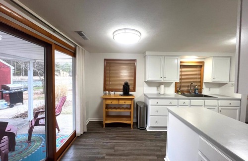 Newaygo Cottage | Cottage on Croton with a hot tub!