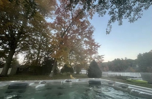 Newaygo Cottage | Cottage on Croton with a hot tub!