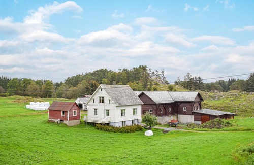 Bremnes House | Cottage on farm in rural environment.
