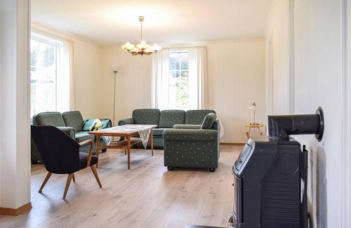 Bremnes House | Cottage on farm in rural environment.