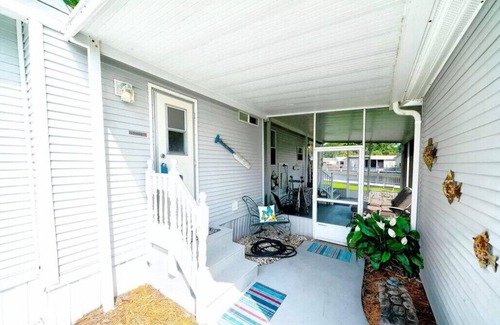 Upper Grand Lagoon House | Cottage on Lake in a Gated Resort Property Near Beaches & Entertainment