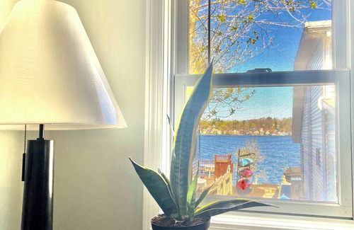 Amesbury Cottage | Cottage on Lake Attitash with AC, WiFi, parking - 2 guests max